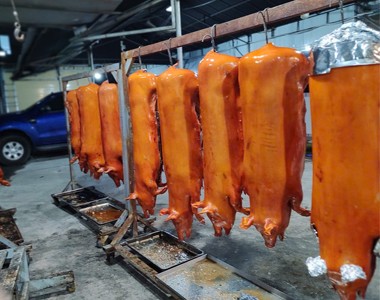 Heo quay nguyên con ngon tại Q12